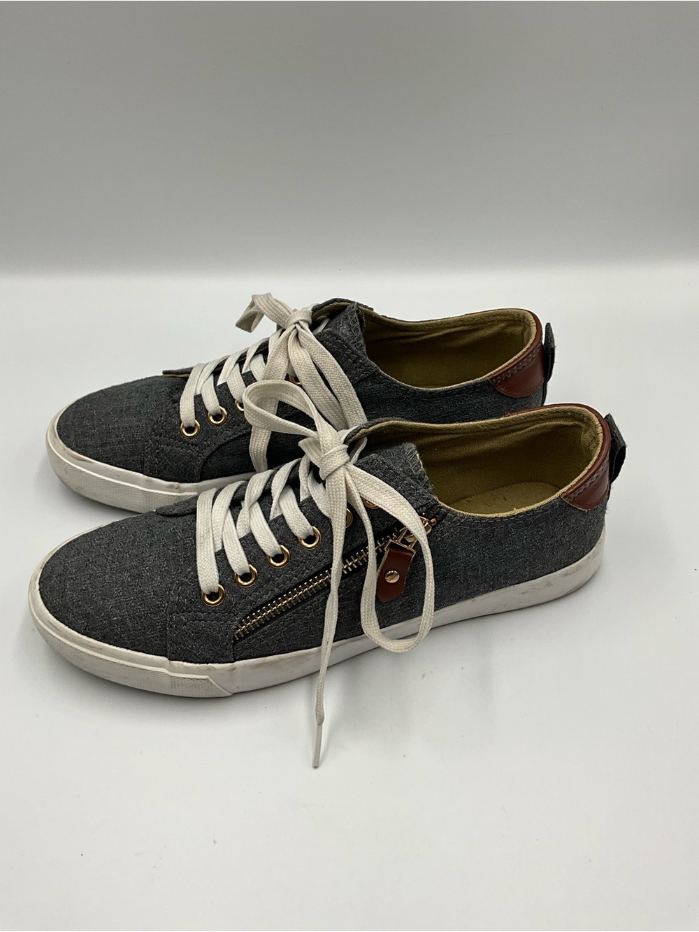 Twisted Sneakers Size 8 Gray Canvas Lace-Up Sneakers with Decorative Side Zip